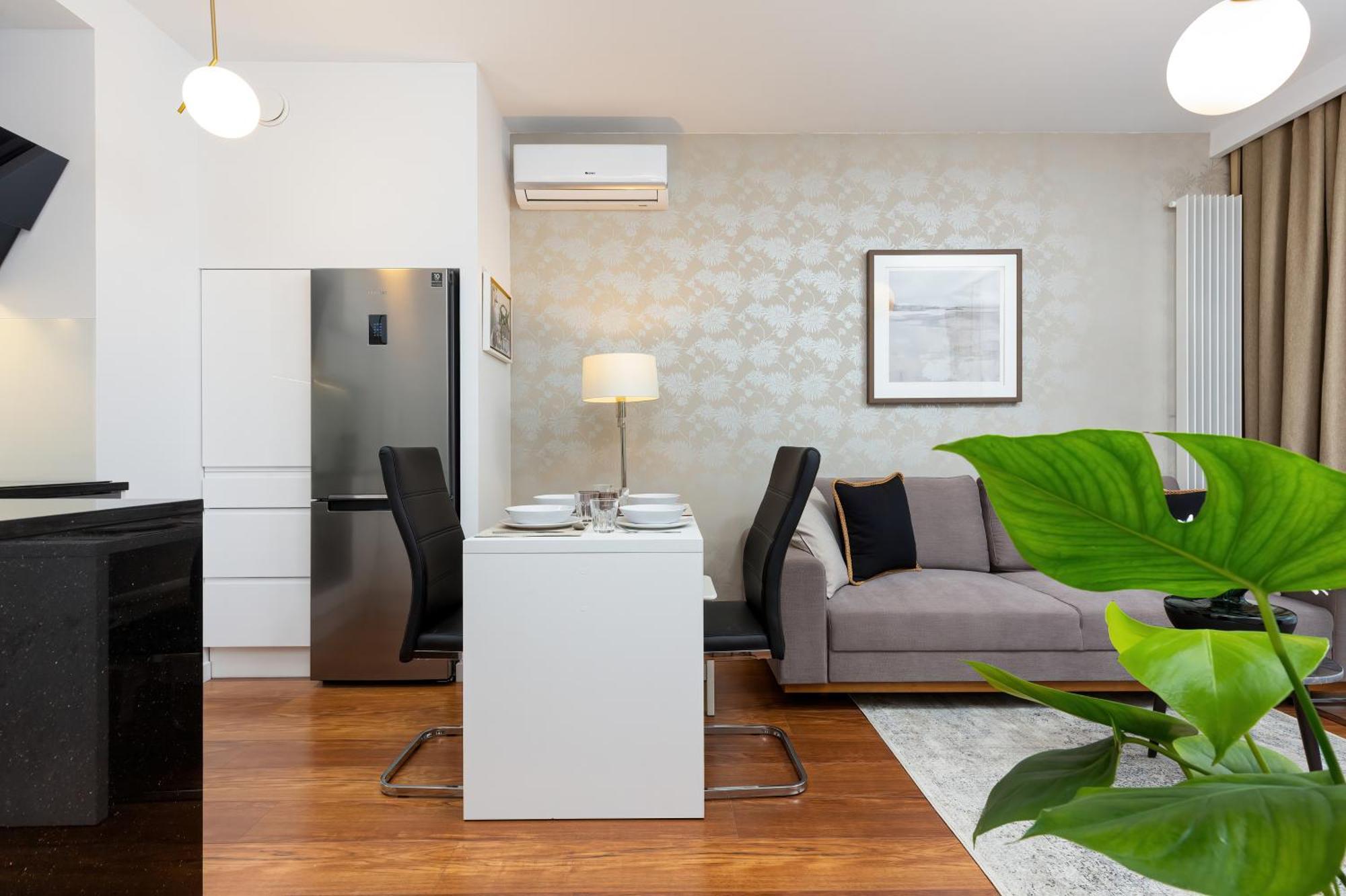 Royal City Center Mennica Residence By Noclegi Renters Varsovia Exterior foto